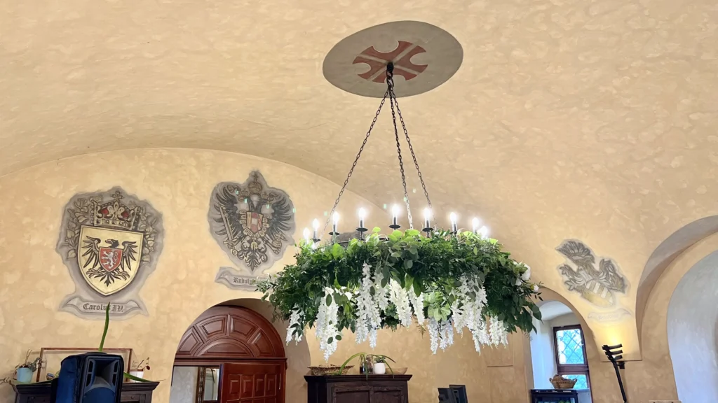 Zámek Zbiroh - Zdobené lustry v Erbovním sále