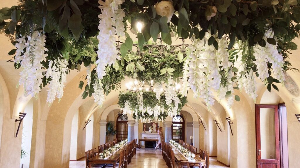 Zámek Zbiroh - Zdobené lustry v Erbovním sále