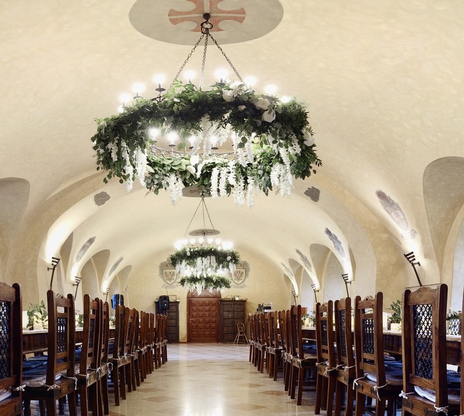 Zámek Zbiroh - Zdobené lustry v Erbovním sále